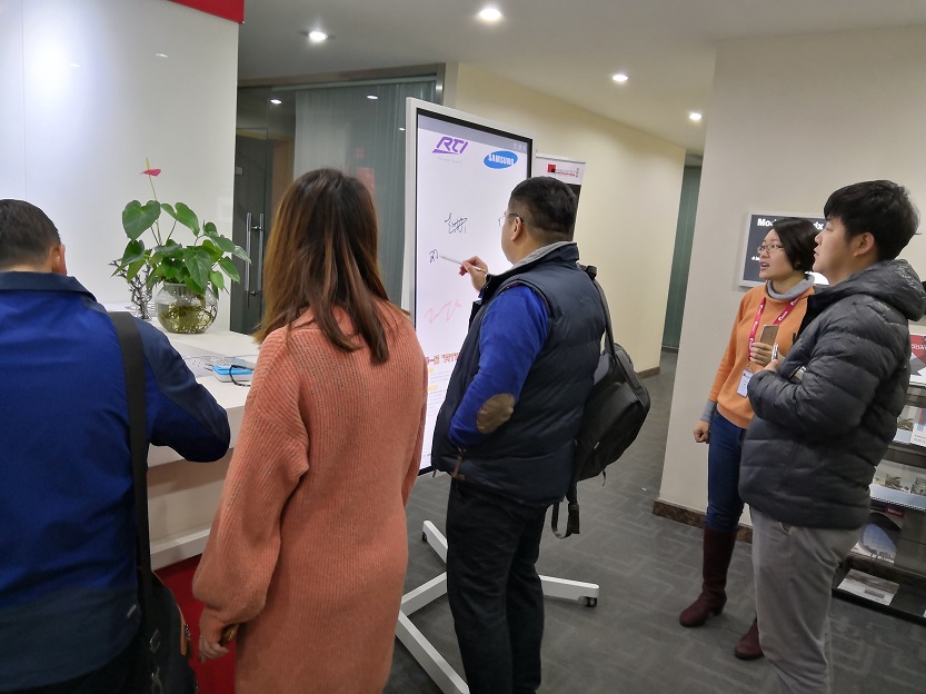 二兔.jpg 二兔.jpg